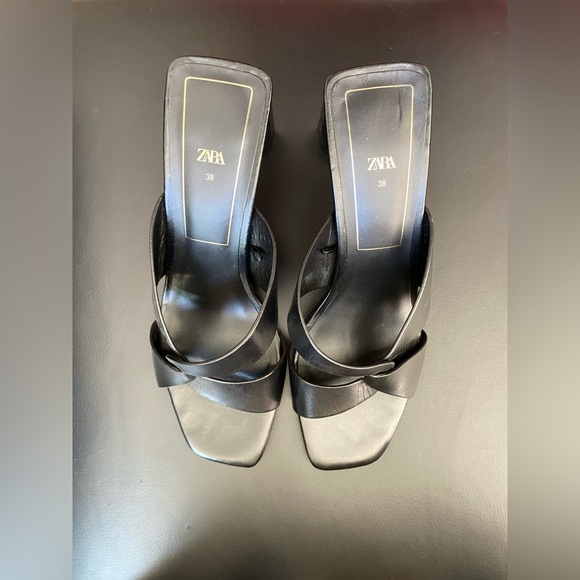 New black shoes , Zara - Picture 2 of 4